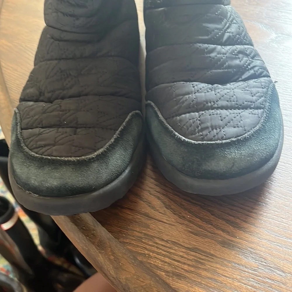 UGG Kids Puffy Quilted Houndstooth Black Girls Boots size 5